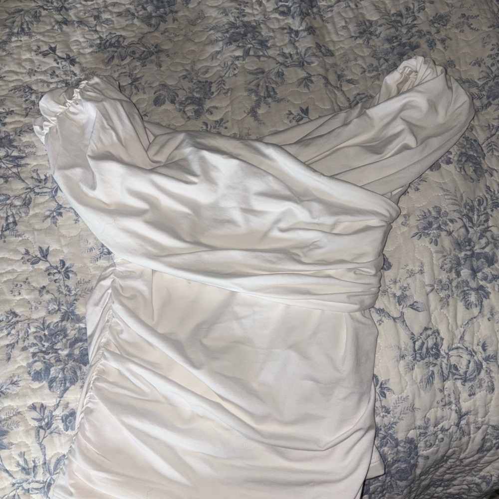 Abercrombie & Fitch White Asymmetrical Ruched One Shoulder Top